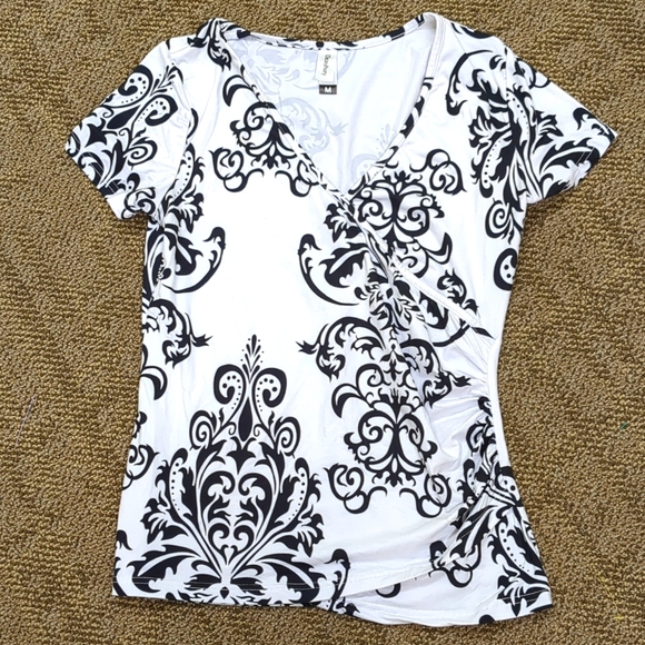 SALE💥Beauhuty top, M, black and white - Picture 1 of 7